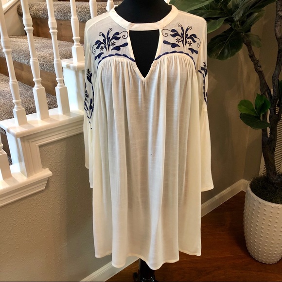 Flowy White Dress with Embroidered Detailing - Picture 2 of 13